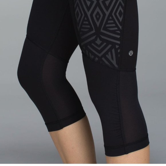 Lululemon Stash It Crop Black 6 - Picture 2 of 16